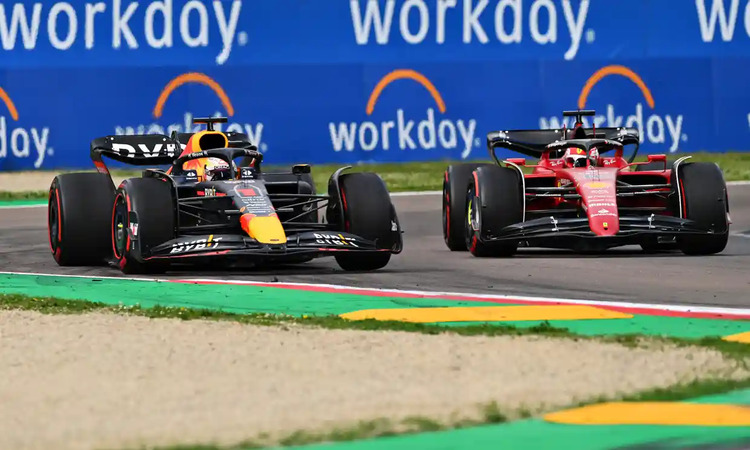 Verstappen แซง Leclerc เพื่อชนะการแข่งขัน F1 sprint และรับตำแหน่งที่ Imola